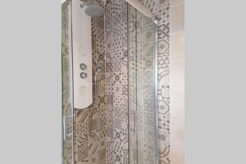 דירות שארטר Les Etapes Chartraines Parking Wifi Jaccuzi מראה חיצוני תמונה